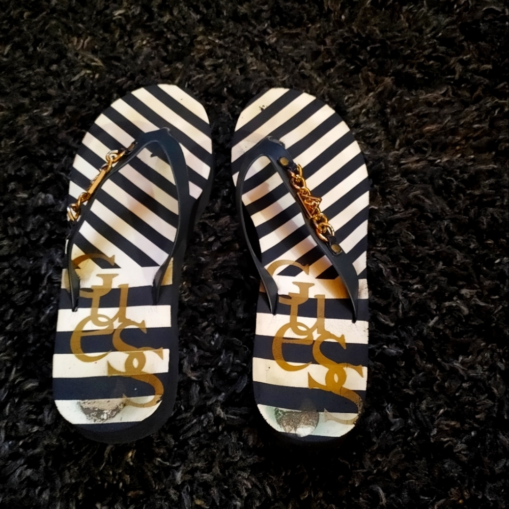 Guess Flip Flop Sandles